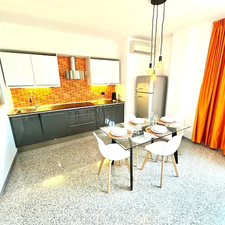 Roses' Apartment *