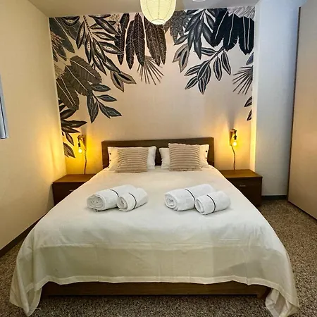Roses' Apartment